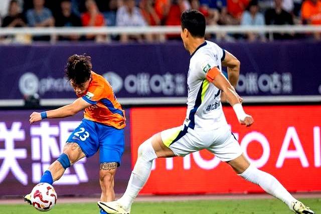 爱游戏-国际比赛日体能课后；武汉三镇状态回暖备战足总杯；震撼外界；控场能力受关注-爱游戏